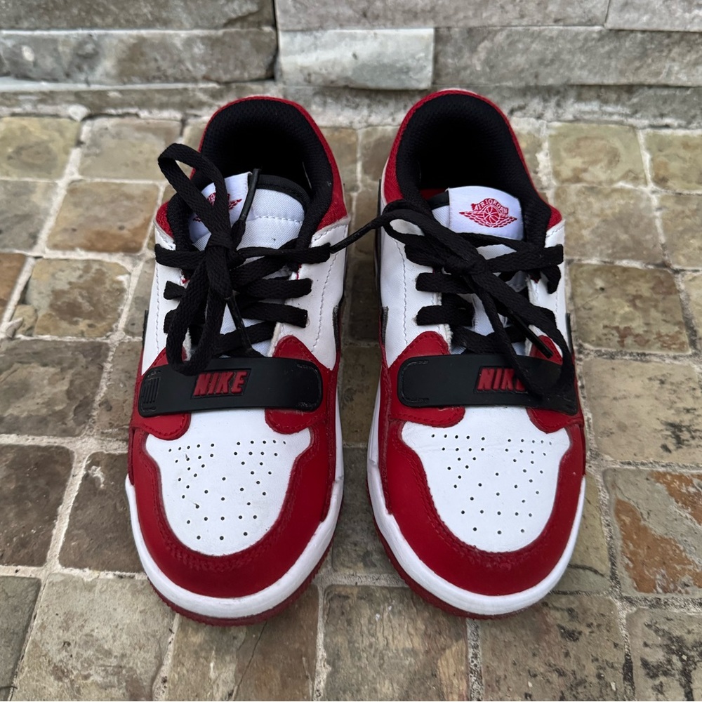 Kids Red and WhiteNike air jordans - Picture 2 of 7